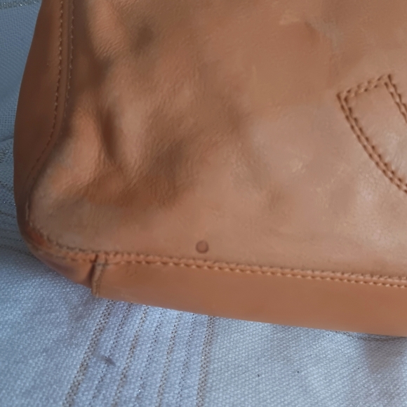 CHANEL Vintage CC Logo Mustard Lambskin Leather Shoulder Bag - Picture 16 of 16